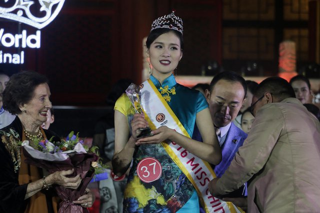 杭州95后女孩孔敬获世界小姐中国总冠军